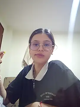 lili ra online show from November 2025 10:20:02 PM