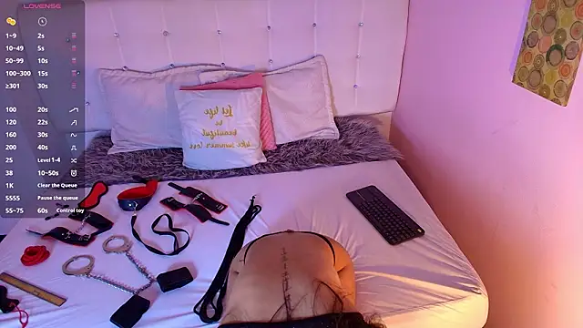 Snapshot of meredith_jones chatting on February 2026 03:00:02 AM meredith jones online show from February 2026 03:00:02 AM