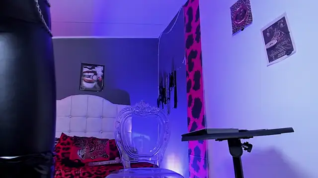 Snapshot of Halley_Ravenn chatting on November 2025 08:21:02 PM Halley Ravenn online show from November 2025 08:21:02 PM