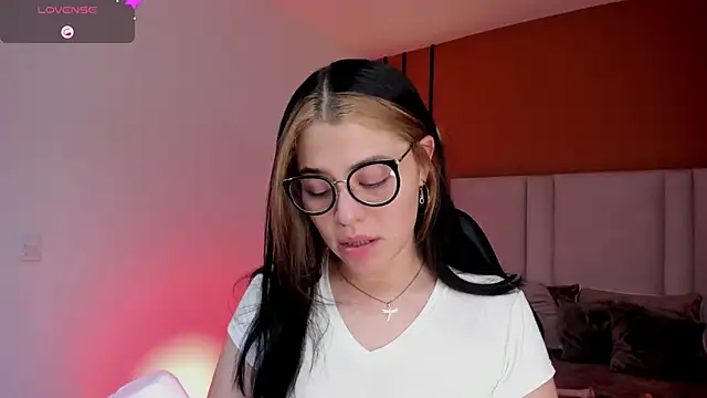 Snapshot of Dakhota_Rouge chatting on May 2026 04:39:02 AM Dakhota Rouge online show from May 2026 04:39:02 AM
