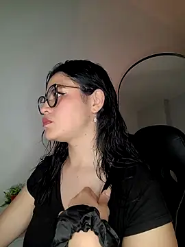 Snapshot of Dakhota_Rouge chatting on June 2026 04:25:01 AM Dakhota Rouge online show from June 2026 04:25:01 AM