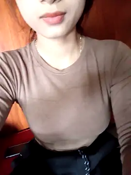 Snapshot of Hini68 chatting on November 2025 04:34:02 AM Hini68 online show from November 2025 04:34:02 AM