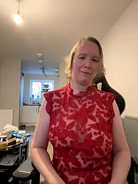 Snapshot of MollyWest_ chatting on November 2025 08:03:02 AM MollyWest online show from November 2025 08:03:02 AM