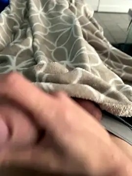 groschibre40100 online show from December 2025 01:17:01 PM