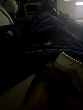 groschibre40100 online show from December 2025 11:01:02 PM