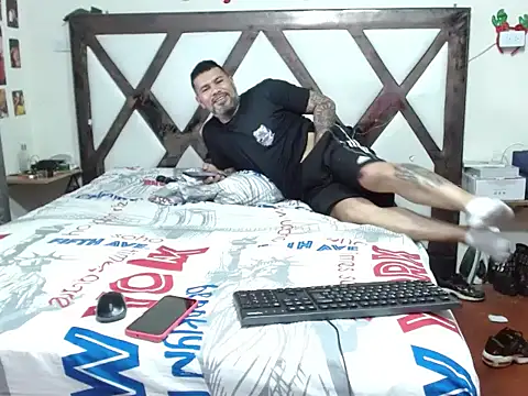 Snapshot of kendraandtommy chatting on November 2025 06:40:02 PM kendraandtommy online show from November 2025 06:40:02 PM