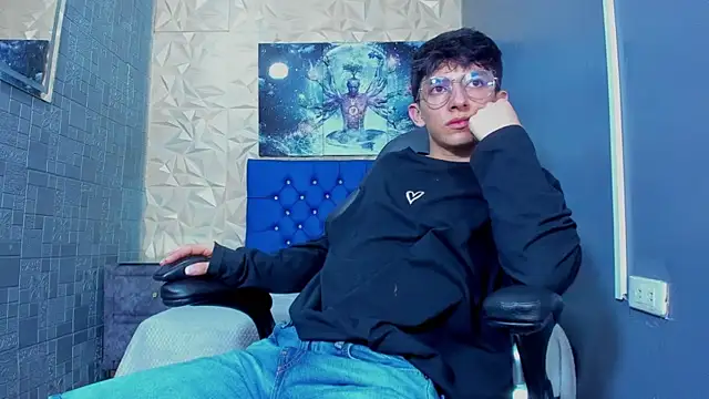 ElanGiraldo online show from June 2026 11:09:02 PM