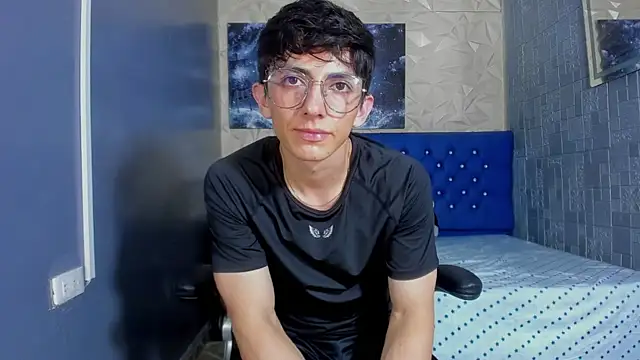 ElanGiraldo online show from July 2026 11:09:02 PM