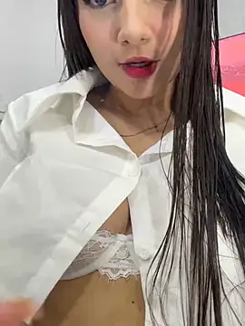 EmmiiGlow online show from January 2026 02:27:02 AM