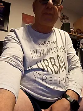 Snapshot of andy-1961 chatting on November 2025 11:36:02 PM andy-1961 online show from November 2025 11:36:02 PM