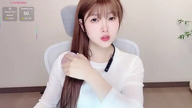 Insist6 online show from April 2026 12:43:01 PM