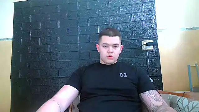 Snapshot of CuteButNaughty_ chatting on February 2026 12:58:02 PM CuteButNaughty online show from February 2026 12:58:02 PM