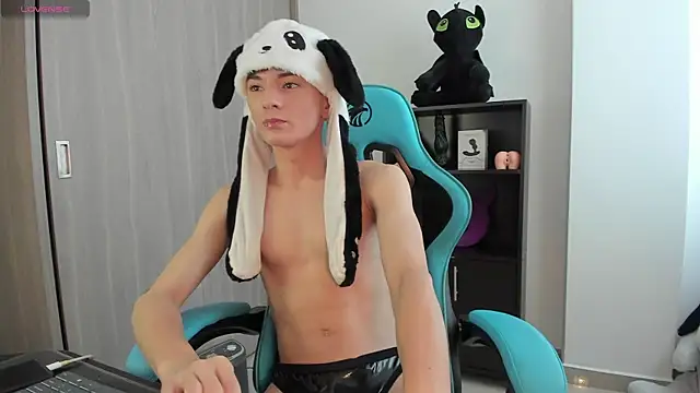 RYO BLEU  online show from May 2026 08:27:01 PM