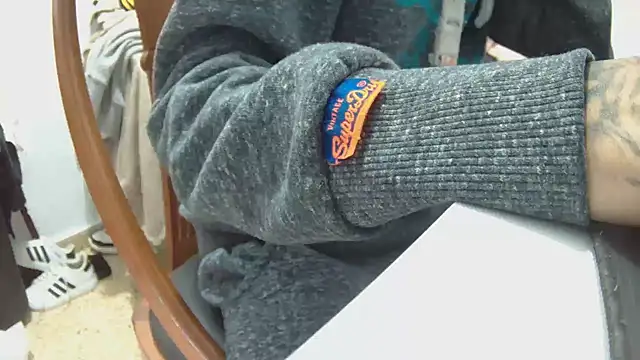 Calavera2001 online show from December 2025 01:26:01 PM