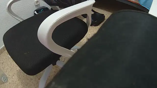 Calavera2001 online show from December 2025 11:56:01 PM