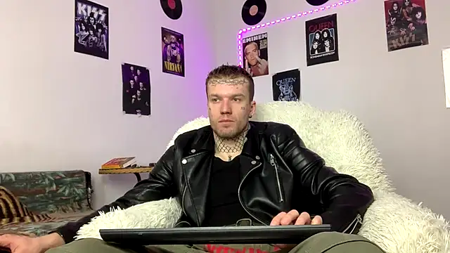 Huntall77 online show from March 2026 05:35:01 AM