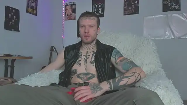 Huntall77 online show from March 2026 06:41:03 AM