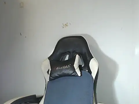 Snapshot of andy_cummy27 chatting on December 2025 01:31:01 PM andy cummy27 online show from December 2025 01:31:01 PM