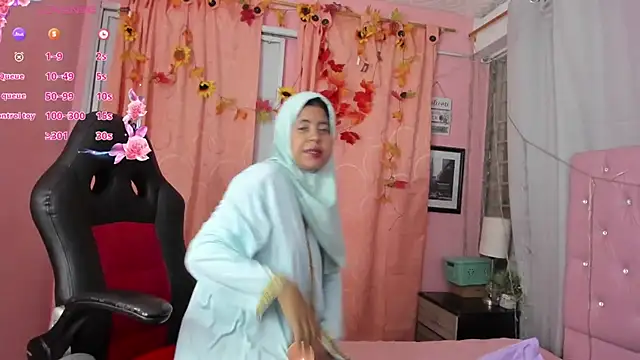 NaylaAbadi online show from December 2025 12:34:02 PM