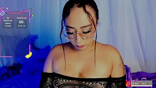 Snapshot of kim_santana_ chatting on June 2026 04:28:01 AM kim santana online show from June 2026 04:28:01 AM