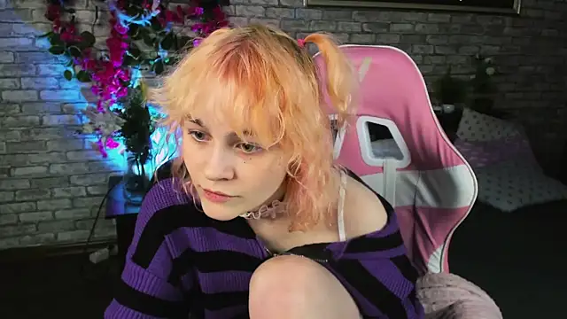 Awawrin online show from December 2025 08:51:01 PM