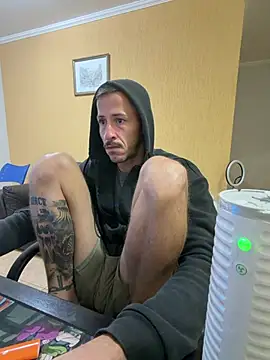 Lucasjandre online show from June 2026 01:28:02 AM