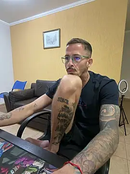 Lucasjandre online show from June 2026 11:57:02 PM