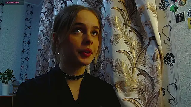 AlicaLOVEalisa777 online show from December 2025 04:55:02 PM