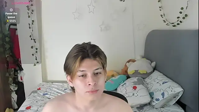 Felix kitty online show from November 2025 08:18:01 PM