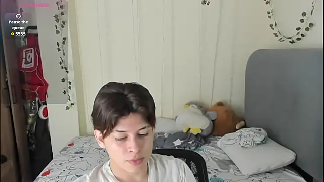 Felix kitty online show from March 2026 07:09:01 PM