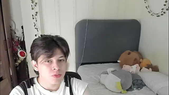 Felix kitty online show from March 2026 07:15:02 PM