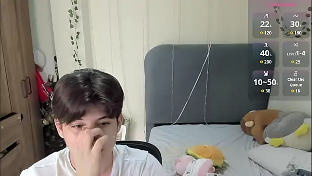 Felix kitty online show from April 2026 07:07:01 PM