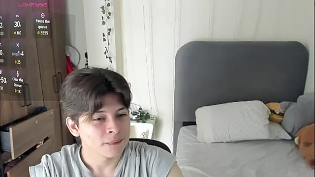 Felix kitty online show from April 2026 07:09:02 PM