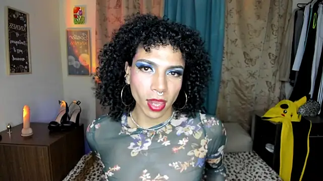 Angel White25 online show from May 2026 01:12:01 AM