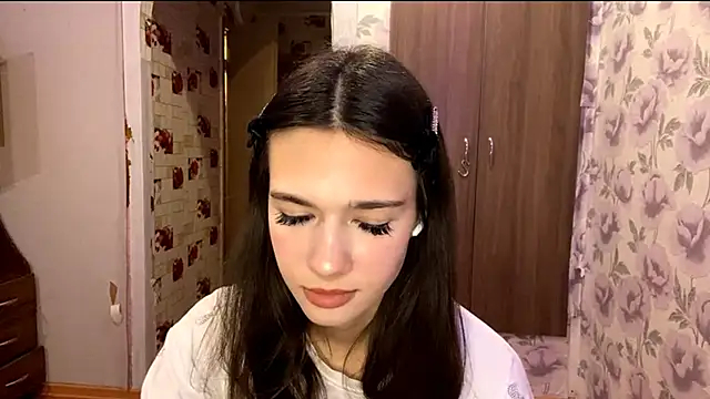 Snapshot of EunHendericks chatting on November 2025 01:18:02 PM EunHendericks online show from November 2025 01:18:02 PM