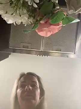 Snapshot of Cutebrowneyes_ chatting on February 2026 10:15:02 PM Cutebrowneyes online show from February 2026 10:15:02 PM