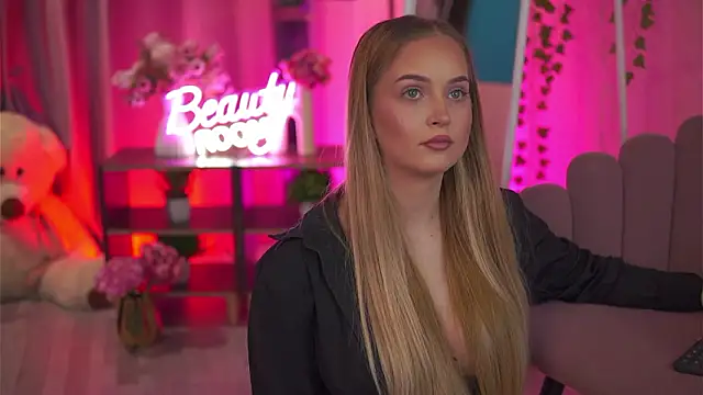 ElyssawetXX online show from February 2026 07:44:02 PM