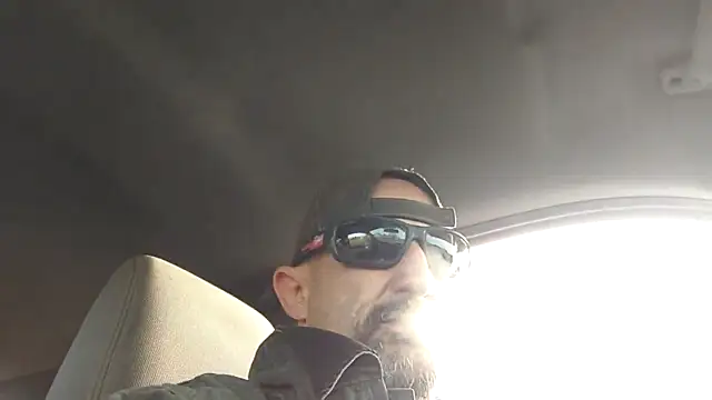 Snapshot of VendedLunching chatting on February 2026 02:33:01 PM VendedLunching online show from February 2026 02:33:01 PM