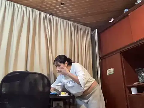 Snapshot of Dreana chatting on February 2026 01:48:01 AM Dreana online show from February 2026 01:48:01 AM