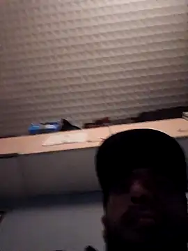 Snapshot of hotguy71000 chatting on March 2026 11:33:01 PM hotguy71000 online show from March 2026 11:33:01 PM