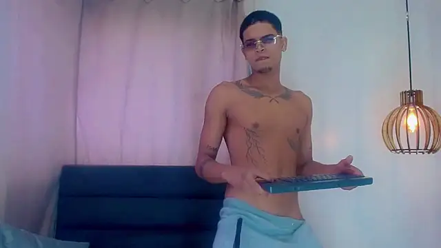 Snapshot of Isaacas_ chatting on November 2025 11:36:02 AM Isaacas online show from November 2025 11:36:02 AM