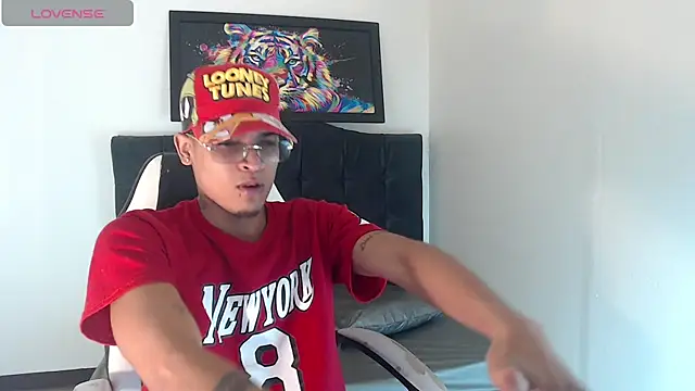 Snapshot of Isaacas_ chatting on November 2025 11:25:01 AM Isaacas online show from November 2025 11:25:01 AM