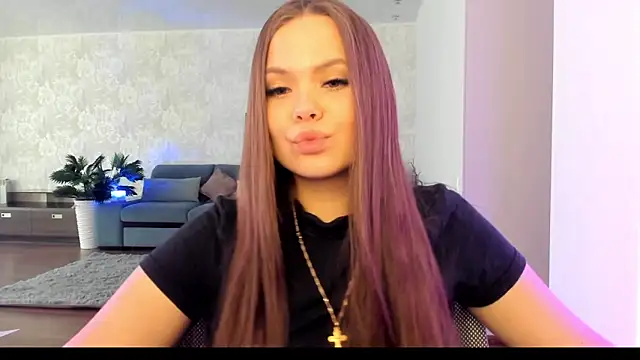 Snapshot of Kira_love_81 chatting on May 2026 04:17:01 AM Kira love 81 online show from May 2026 04:17:01 AM