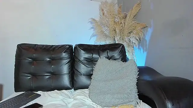 ZeusBrant online show from April 2026 01:05:01 PM