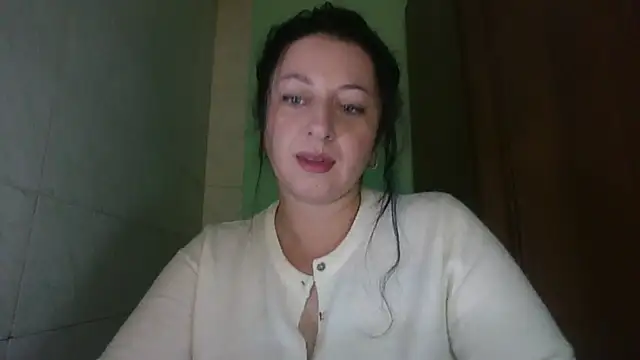 Snapshot of MelinaAx chatting on November 2025 11:33:02 AM MelinaAx online show from November 2025 11:33:02 AM