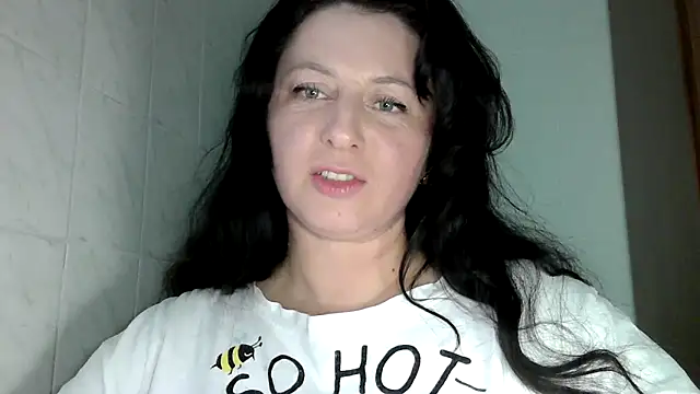 Snapshot of MelinaAx chatting on April 2026 07:22:01 PM MelinaAx online show from April 2026 07:22:01 PM