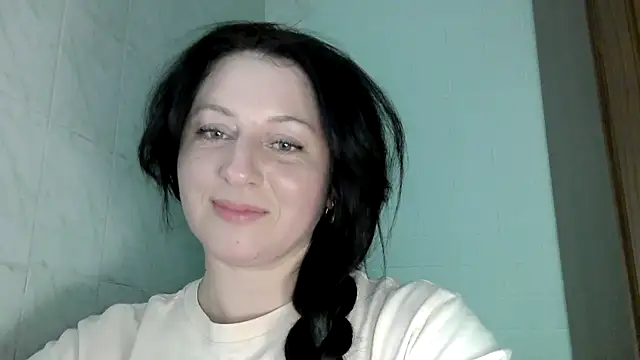 Snapshot of MelinaAx chatting on April 2026 08:10:02 PM MelinaAx online show from April 2026 08:10:02 PM