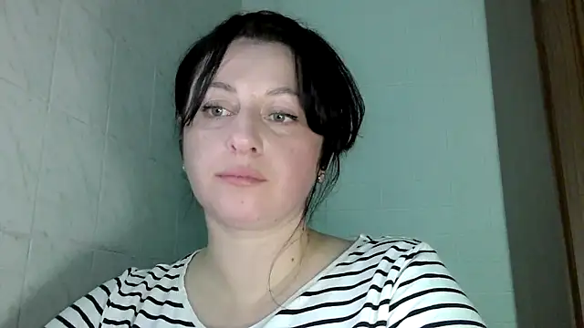 Snapshot of MelinaAx chatting on April 2026 07:52:01 PM MelinaAx online show from April 2026 07:52:01 PM