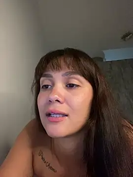 carolsapequinha online show from April 2026 09:39:33 PM
