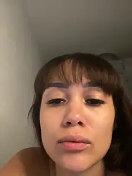 carolsapequinha online show from April 2026 01:39:02 PM